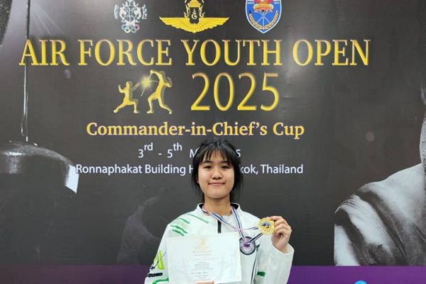 แสดงความยินดีกับนางสาวเนตร์สิรี กีรติพันธ์ ม.6/2 ชนะเลิศการแข่งขันกีฬาฟันดาบ
