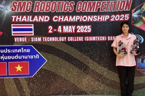 แสดงความยินดีกับนางสาวอรชพร  อุตสาหะวงศ์ ม.6/5 ชนะเลิศการแข่งขันหุ่นยนต์