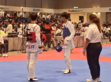 แสดงความยินดีกับนักกีฬาเทควันโด